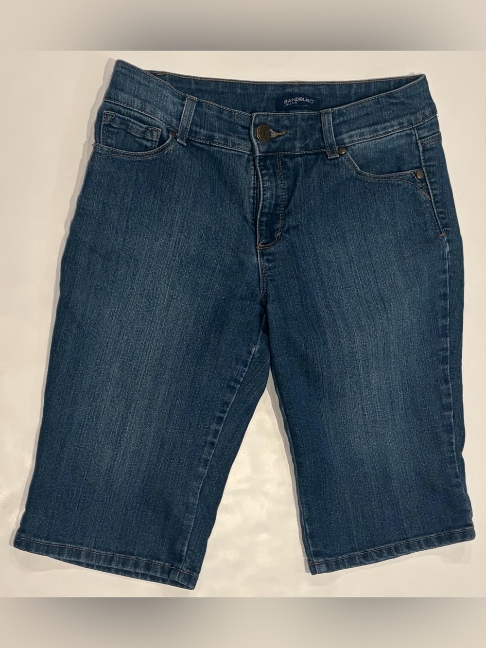 Bandolino Denim Bermuda Shorts Size 6 Petite Medium Wash Stretch
